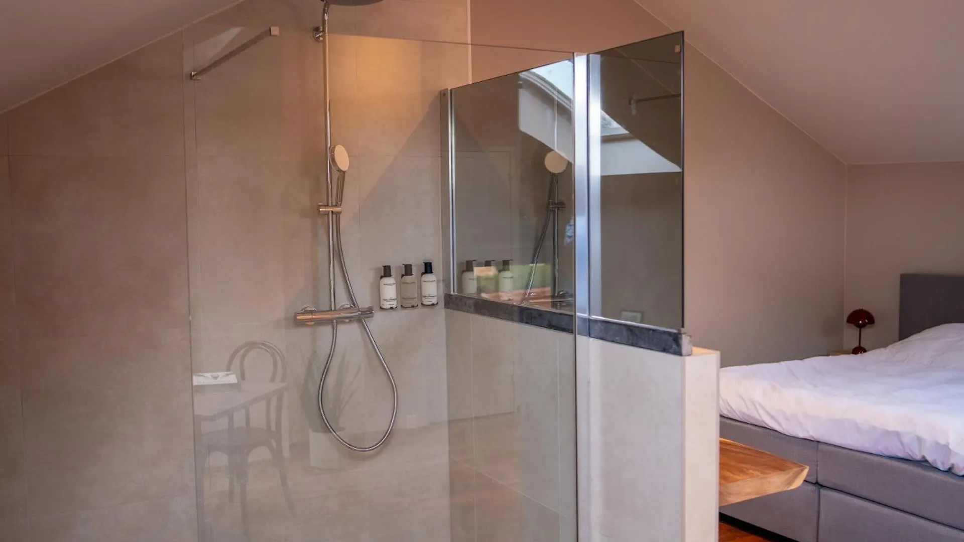 ברח אן טרבלייט Boutique Hotel Loulou לינה וארוחת בוקר