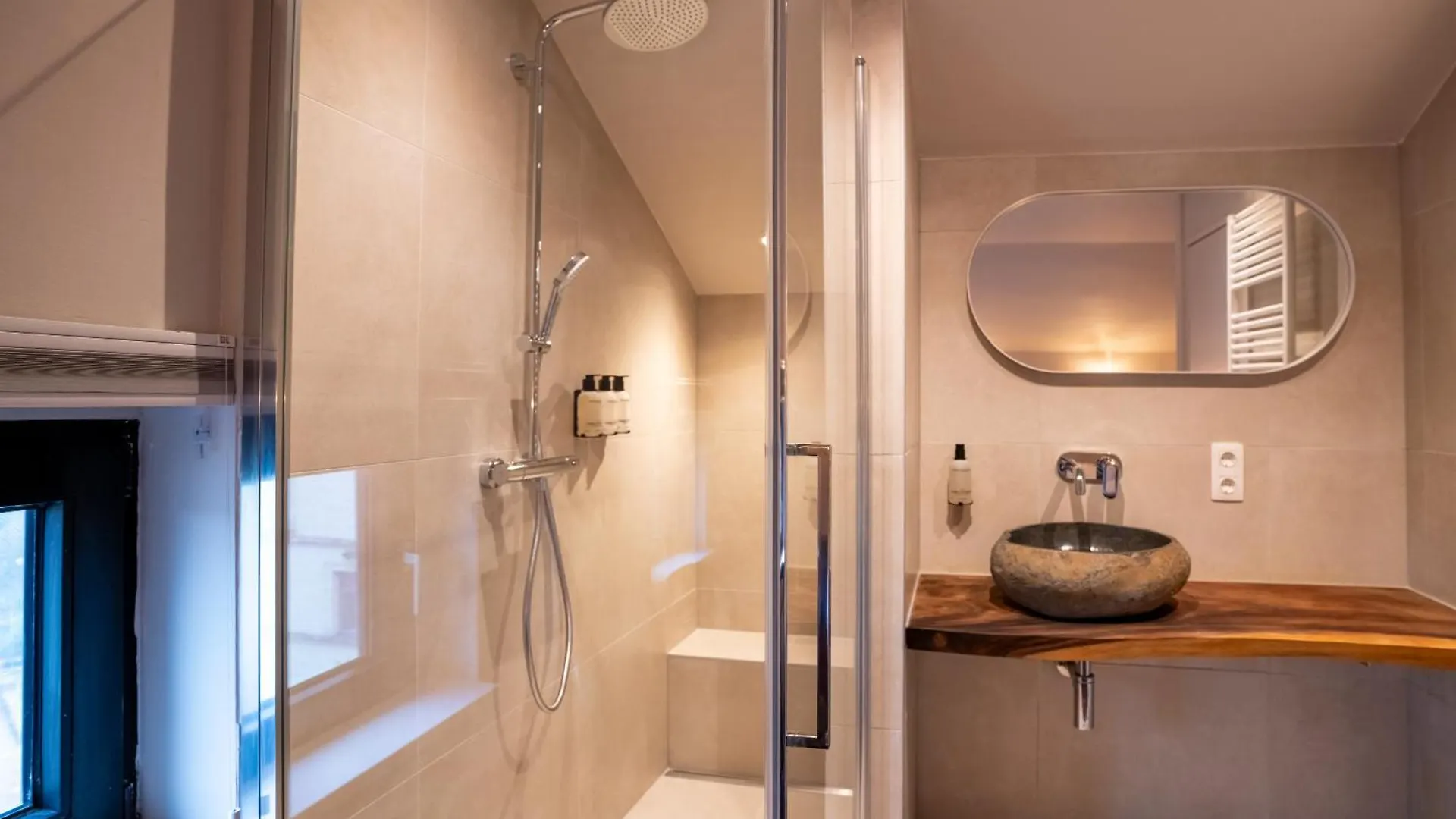 ברח אן טרבלייט Boutique Hotel Loulou 2*, ברח אן טרבלייט